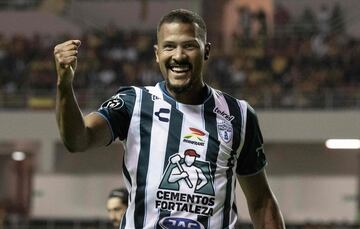 Pachuca's Venezuelan forward Salomon Rondon celebrates after scoring a goal during the Concacaf Champions Cup quarterfinals football match between Costa Rica's Herediano and Mexico's Pachuca at the National Stadium in San Jose on April 3, 2024. (Photo by Ezequiel BECERRA / AFP)