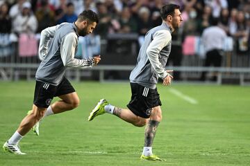 Ex-Barça teammates Lionel Messi and Jordi Alba stick together.